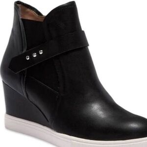 Linea Paolo Freshton Black Leather Wedge Heel Side Zip Sneaker Size 10